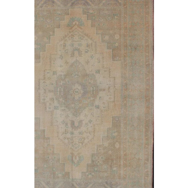 Faded vintage Turkish Oushak Medallion rug in taupe, tan and light peach, kwarugs / EN-179139, country of origin / type:...