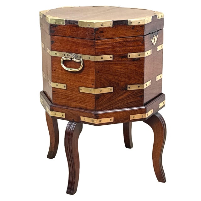 18th Century Georgian Anglo-Indian Padouk Cellarette, India, 1790 For Sale - Image 3 of 16