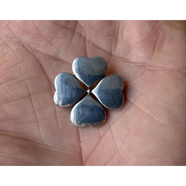 Modern Vintage Four Clover Heart Pin Brooch in Silver from Hans Hansen, 1960s For Sale - Image 3 of 5