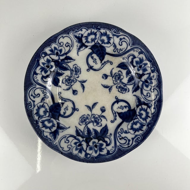 19th Century Blue Earthenware Flora Plate on Pedestal from Creil and Montereau For Sale - Image 10 of 10