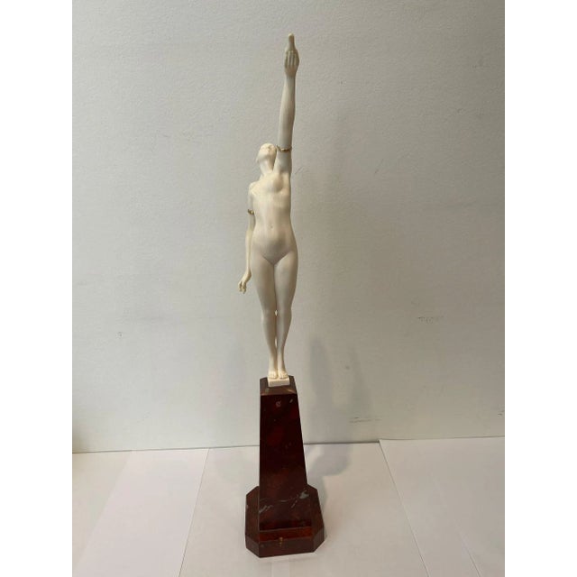 Pierre Le Faguays, Message of Love, 1925-1930, Marble, in Good conditions. Designed 1920 to 1949 This piece has an...