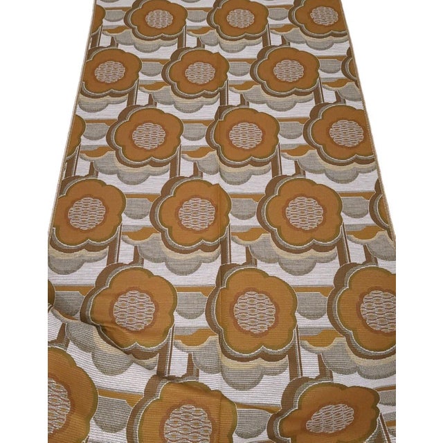 The bale has 15 meters, unused fabric