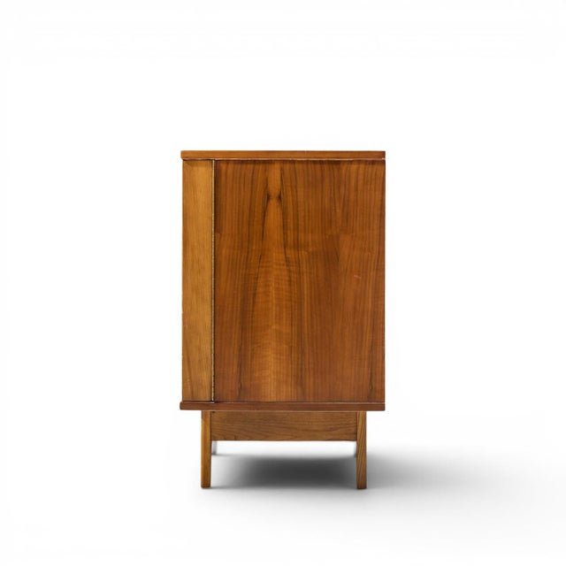 Young Manufacturing Mid Century Curved Walnut Credenza and Hutch For Sale In Chicago - Image 6 of 12