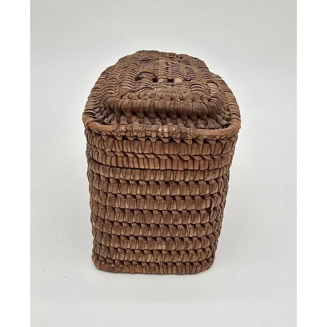 Antique Rattan Wicker Small Basket With Hinge Clasp Lid For Sale - Image 4 of 13