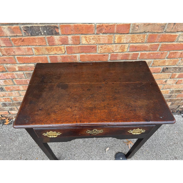 This is a beautiful 18th century English side table. The simple yet beautiful design of this table makes it a great...