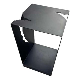 R. Henry Design Iron Side Table, Hand-Crafted Modern Style, USA, 1990 For Sale