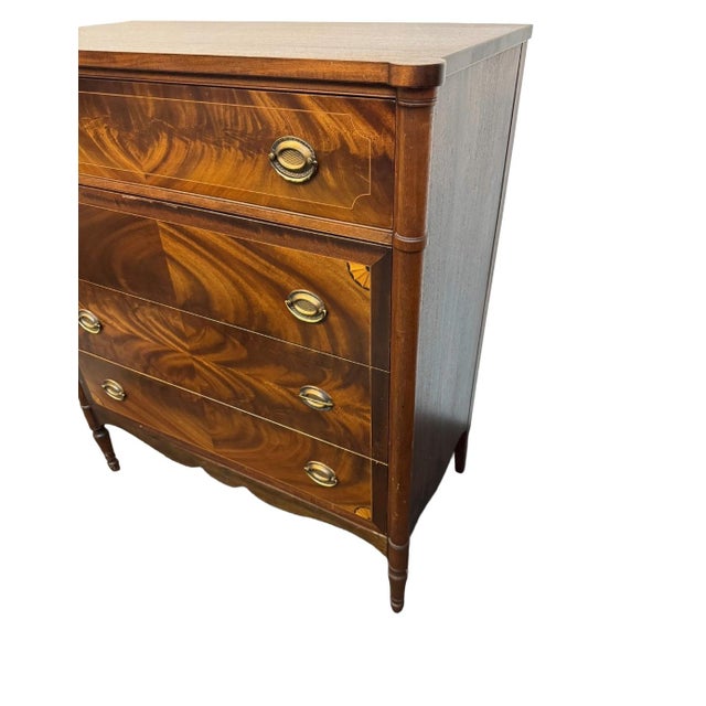 A John Widdicomb chest of drawers made in Grand Rapids, Michigan, around 1940. The case is veneered in bookmatched flame...