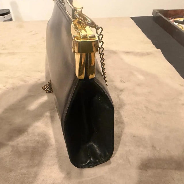 A 1980s Black Leather and Faux Tortoiseshell Bakelite Italian Top Handle Bag For Sale - Image 6 of 17