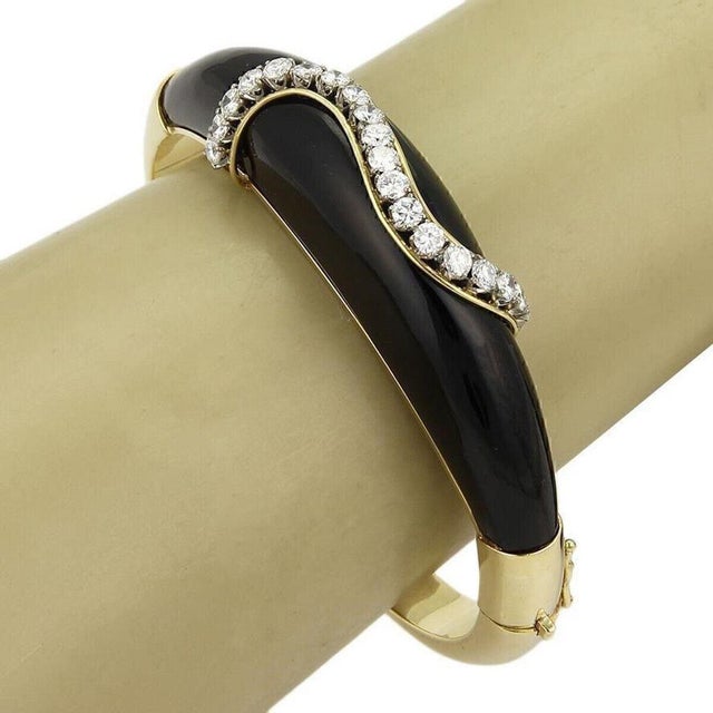 Black Onyx & Diamond 18k Yellow Gold Fancy Bangle Bracelet For Sale In Miami - Image 6 of 6