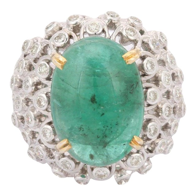 18kt Solid White Gold Estate Emerald Diamond Dome Ring for Women Size 7 For Sale