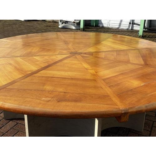Mid-Century Modern Dining Table in Walnut For Sale - Image 4 of 18
