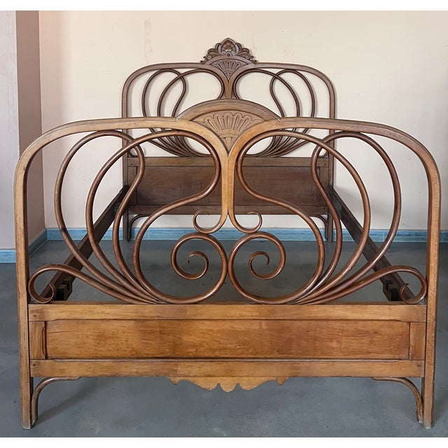 Traditional Austrian Bentwood Queen Sized Bed by Jacob & Josef Kohn, 1900 For Sale - Image 3 of 8