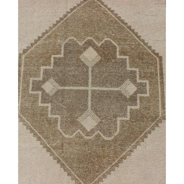 Textile Vintage Turkish Oushak Wool Runner Rug in Warm Beige and Taupe 4'0 X 13'2 For Sale - Image 7 of 10