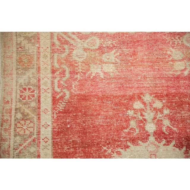 1960s Vintage Turkish Oushak Roundel Multicolor Wool Rug For Sale In New York - Image 6 of 10