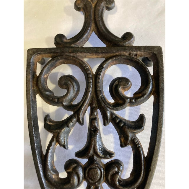 Early 20th Century Griswold Cast Iron Trivet With Ornate Scrollwork For Sale In Oklahoma City - Image 6 of 12