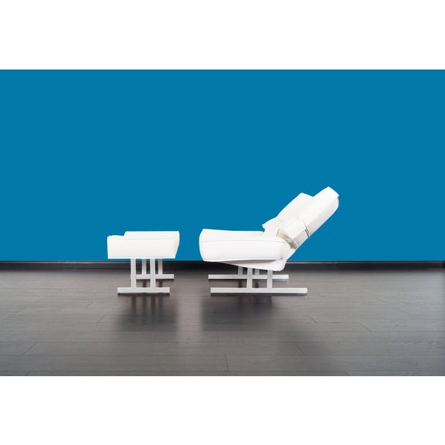 Mid-Century Leather and Chrome Reclining Lounge Chair and Ottoman For Sale In Los Angeles - Image 6 of 13