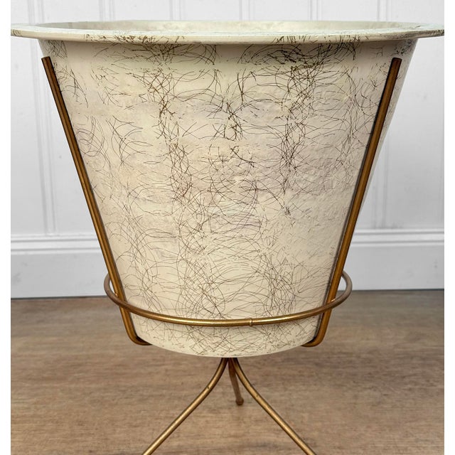 Mid-Century Atomic Cream & Gold Fiberglass Planter W/ Tripod Stand For Sale - Image 6 of 9