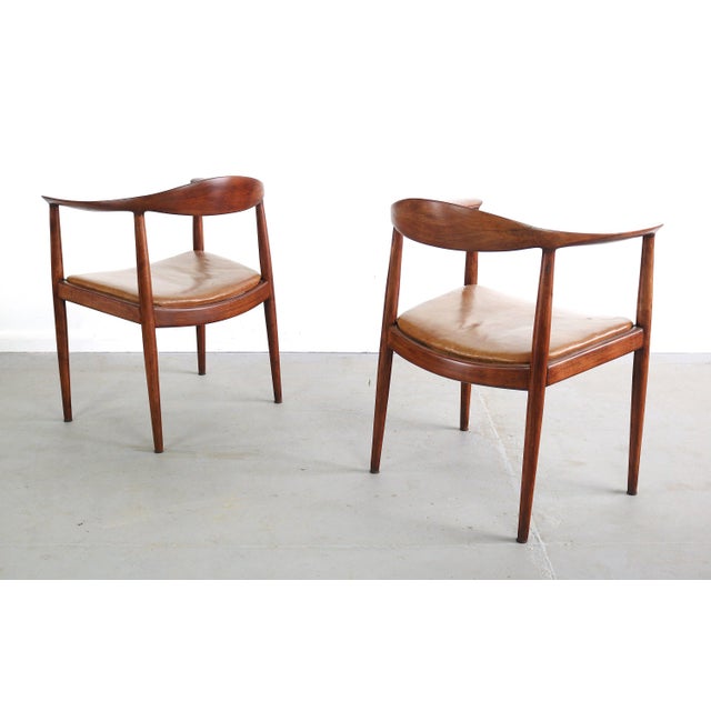 Hans Wegner Set of Hans Wegner the Round Chair both in Oak For Sale - Image 4 of 13