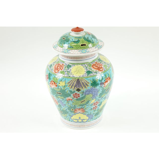 French Porcelaine De Paris Porcelain Urn With the Lid For Sale - Image 4 of 4