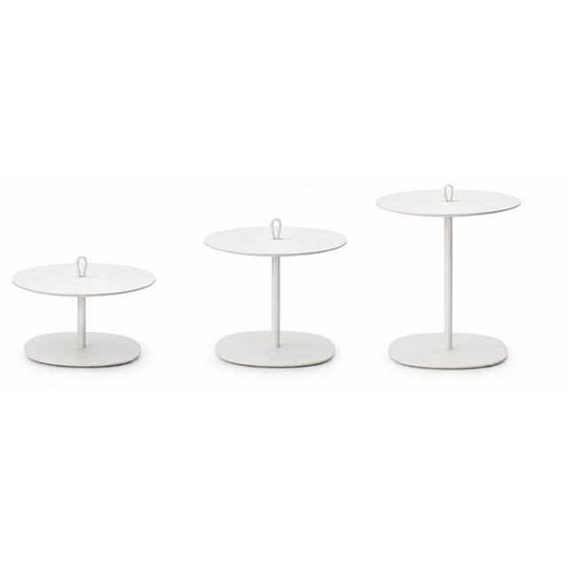 Strap tables were designed by Victor Carrasco for Paola Lenti. They are tables structured in aluminum. The handle in the...