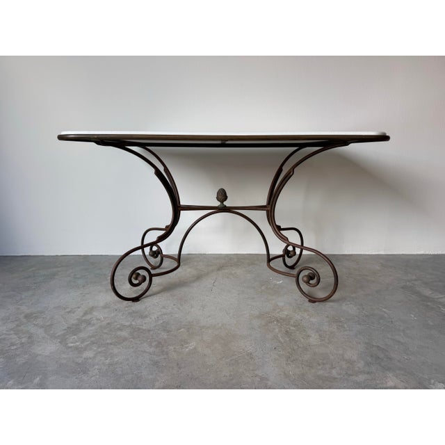 Hollywood Regency 1960’s French Hollywood Regency Metal & Brass Indoor/Outdoor Dining Table With White Composite Stone Top For Sale - Image 3 of 12