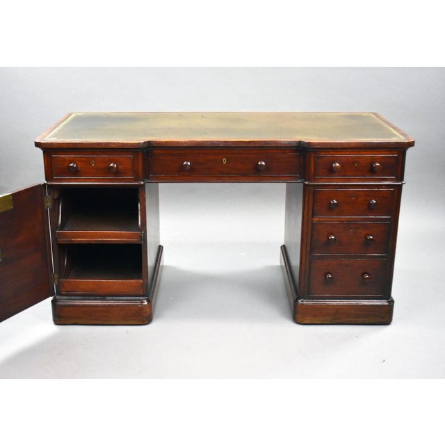 Victorian Mahogany Pedestal Desk from Edwards & Roberts, 1880 For Sale - Image 10 of 11