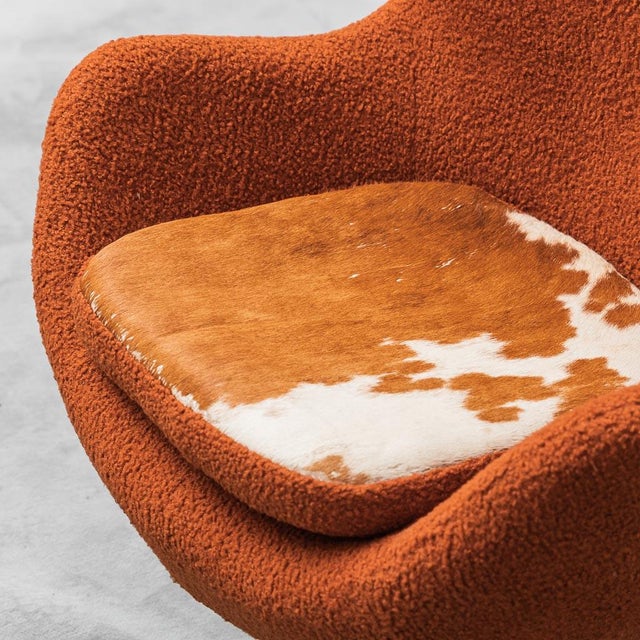 Tobacco colored bouclé armchair with pony skin cushion and metal base. Jacobsen style. Excellent condition, as shown in...