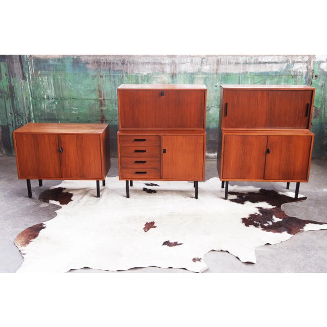1960s Modular Mid-Century Freestanding Walnut Wall Unit with Drop Down Desk Bookshelves- 5 Pieces For Sale - Image 10 of 10