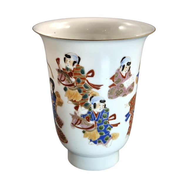 Japanese Eggshell Porcelain Beaker Vase by Hichozan Shinpo for Arita, 1860-1880 For Sale - Image 3 of 11