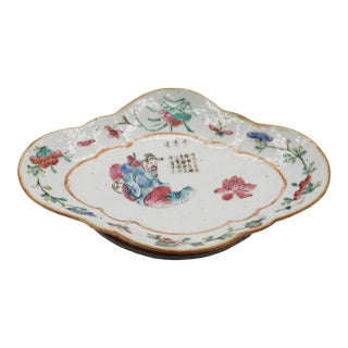 Late 19th Century Late Qing Dynasty Chinese Famille Rose Porcelain Serving Dish For Sale