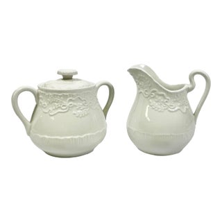 1989 Vintage English Americana Wedgwood for Ralph Lauren Le Blanc Claire Creamer & Covered Sugar For Sale