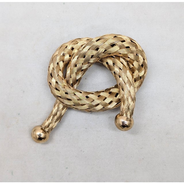 Vintage 1950s Signed Napier Doris Day Goldtone Woven Knot Brooch For Sale - Image 12 of 12