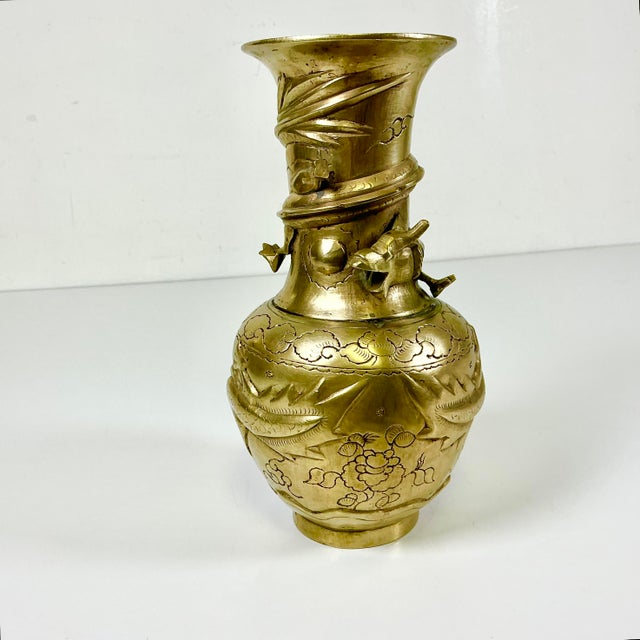 Bronze Antique Quin Dynasty Boho Chic Chinoiserie Bronze Three Lizards Vase. For Sale - Image 8 of 14