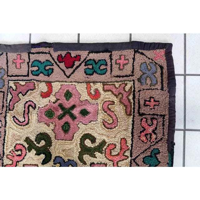 1880s Handmade Antique American Hooked Rug 2.4' X 5.7' For Sale In New York - Image 6 of 9