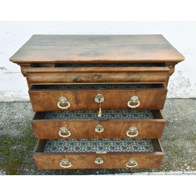 Louis Philippe French Chest of Drawers in Walnut, 1800s For Sale - Image 16 of 18