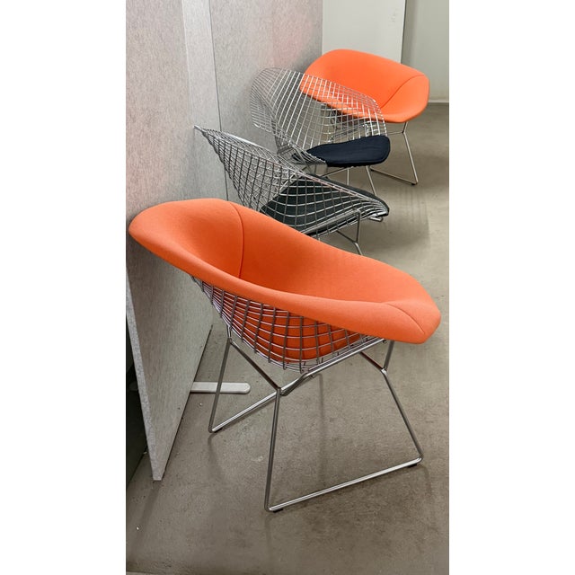 421 Diamond Chairs in Silver Chrome and Peachy Orange Upholstery by Harry Bertoia for Knoll, 1990s, Set of 2 For Sale - Image 11 of 15