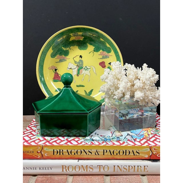 Japanese 1970s Chinoiserie Hand Painted Porcelain Yellow Decorative Bowl With Figural Scene For Sale - Image 3 of 8