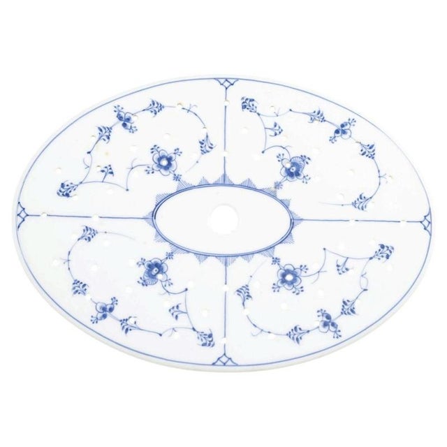 Antique Fish Strainer Platter in Blue Fluted Plain Pattern from Royal Copenhagen, 1890s For Sale - Image 5 of 5