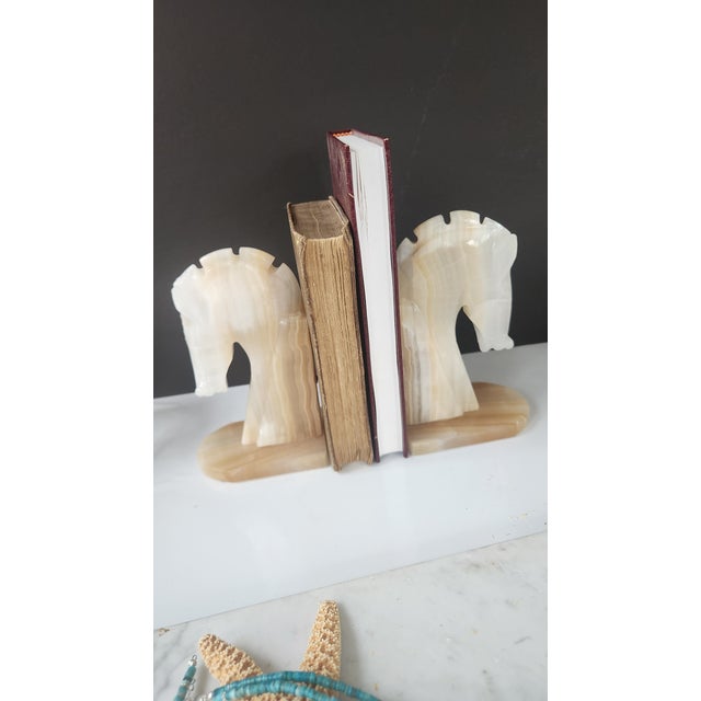 1960s Mid-Century Mexican Banded Onyx Horse Head Bookends – Western Ranch Decor (Pair) For Sale - Image 4 of 17