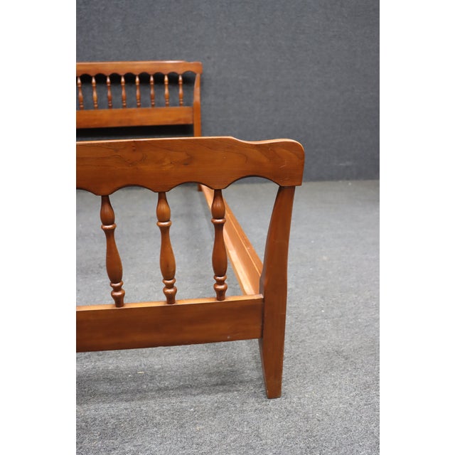 American Henkel-Harris Solid Cherry Queen Bed – Early American Style For Sale - Image 3 of 11