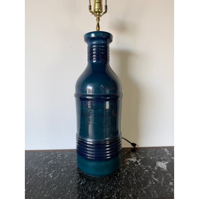 1960s Mid-Century Modern Bitossi Style Blue Glazed Ceramic Table Lamp For Sale - Image 4 of 14