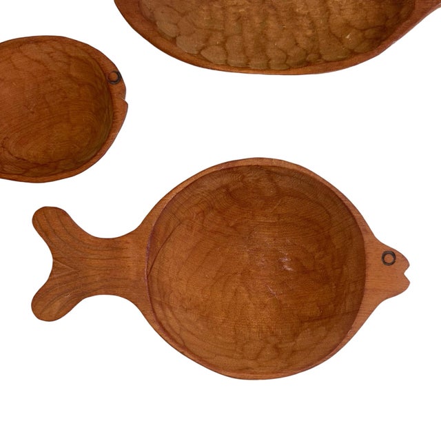 Nautical Vintage Coastal Hand Carved Wood Fish Serving Bowls Dishes Set of 3 For Sale - Image 3 of 5