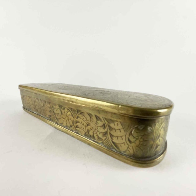 Dutch Engraved Brass Snuffbox, 1700 For Sale - Image 6 of 18