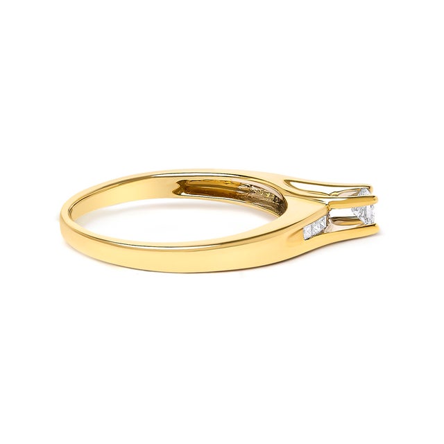 Contemporary 14K Yellow Gold 1/4 Cttw Princess Cut Diamond Engagement Ring, Size 7 For Sale - Image 3 of 6
