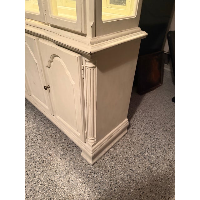 Vintage Dixie Furniture French Provincial Lighted China Cabinet For Sale - Image 11 of 14