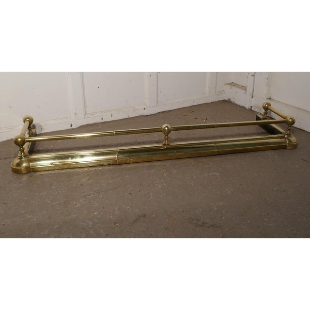 Large 19th Century Brass Fender, 1880s For Sale - Image 6 of 7