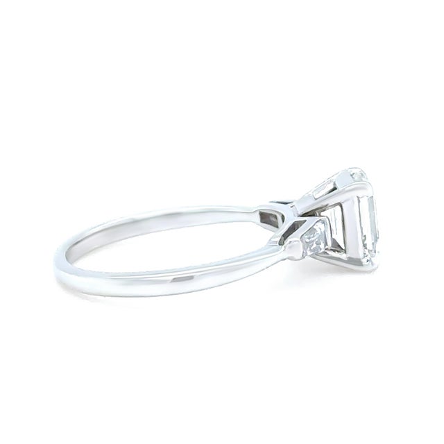 2020s Gia 14ct White Gold Emerald Cut Diamond Ring, Size 5.5 For Sale - Image 5 of 9