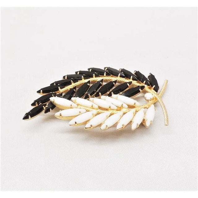 Napier Vintage 1960s Signed Napier Marquise Rhinestone Leaves Brooch For Sale - Image 4 of 6