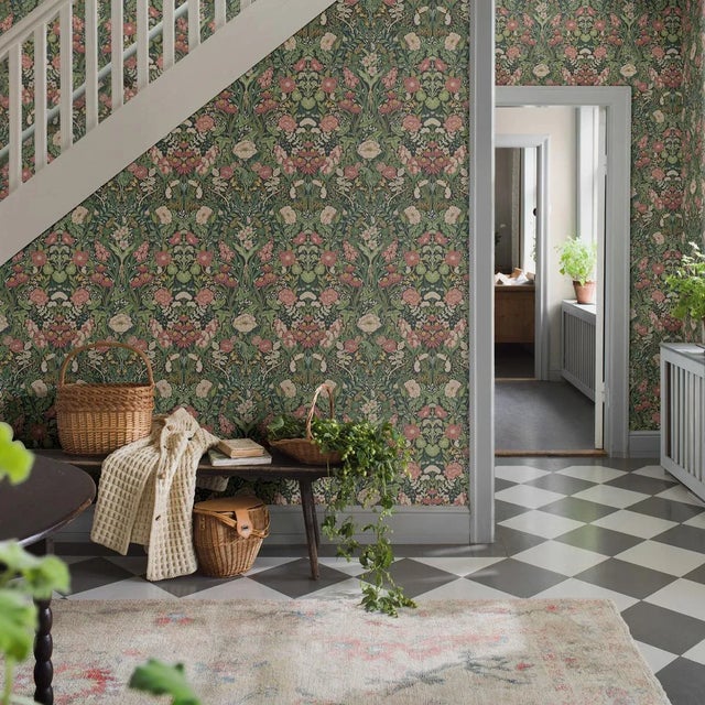 A lavishly detailed allover pattern inspired by medicinal herb gardens, Boråstapeter’s Örtagård wallpaper channels elegant...