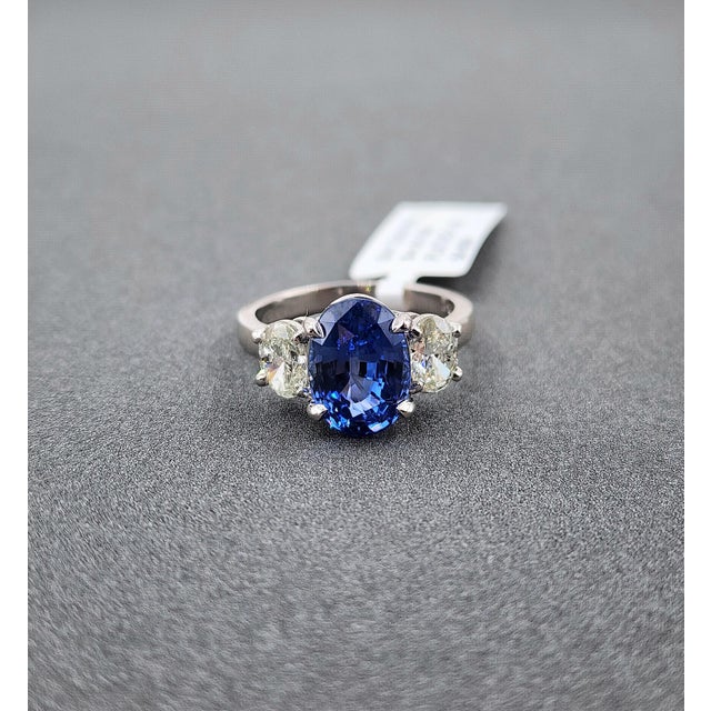 5.25 Ct Gia Certified Oval-Cut Natural Ceylon Sapphire & Diamond Ring Size 6.5 For Sale - Image 4 of 9